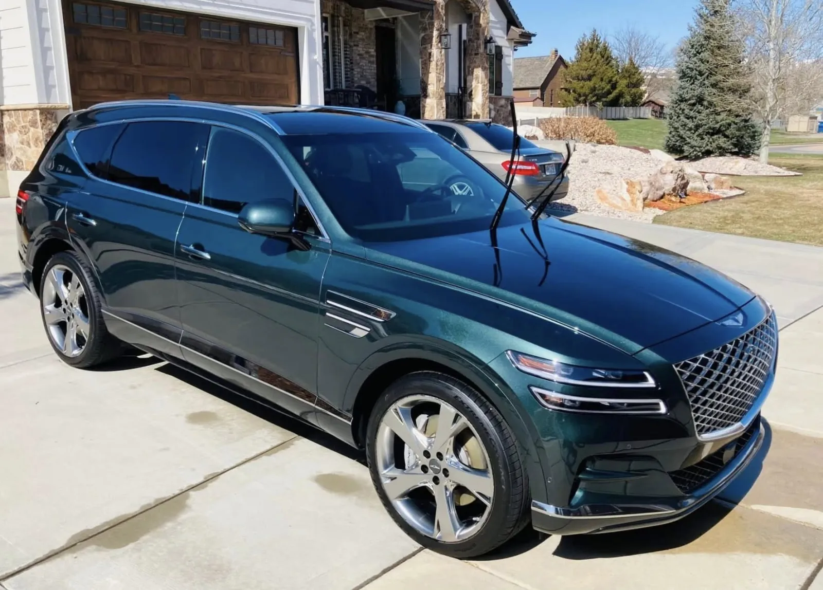 Dark green Genesis GV80
