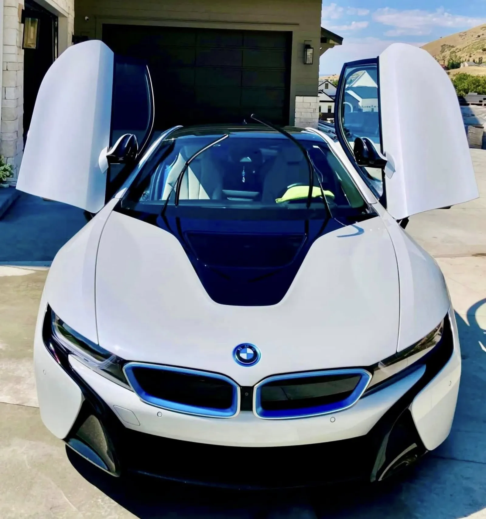 BMW i8 scissor doors