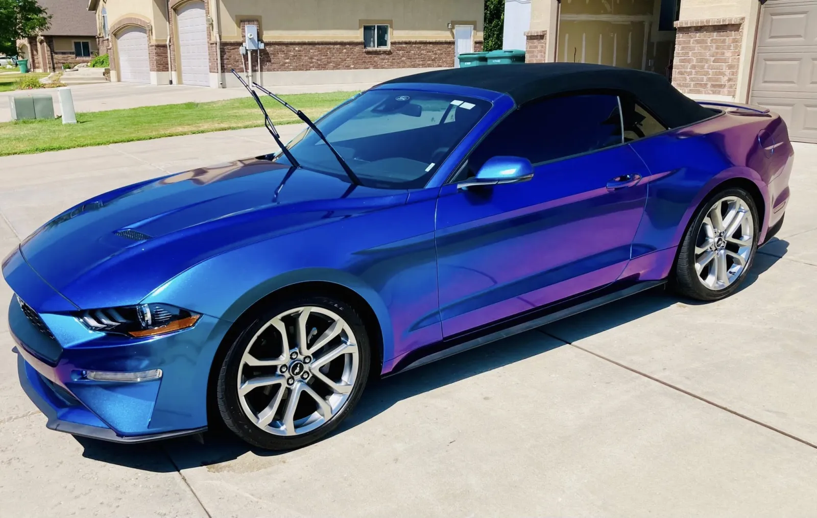 Color-shift Mustang convertible